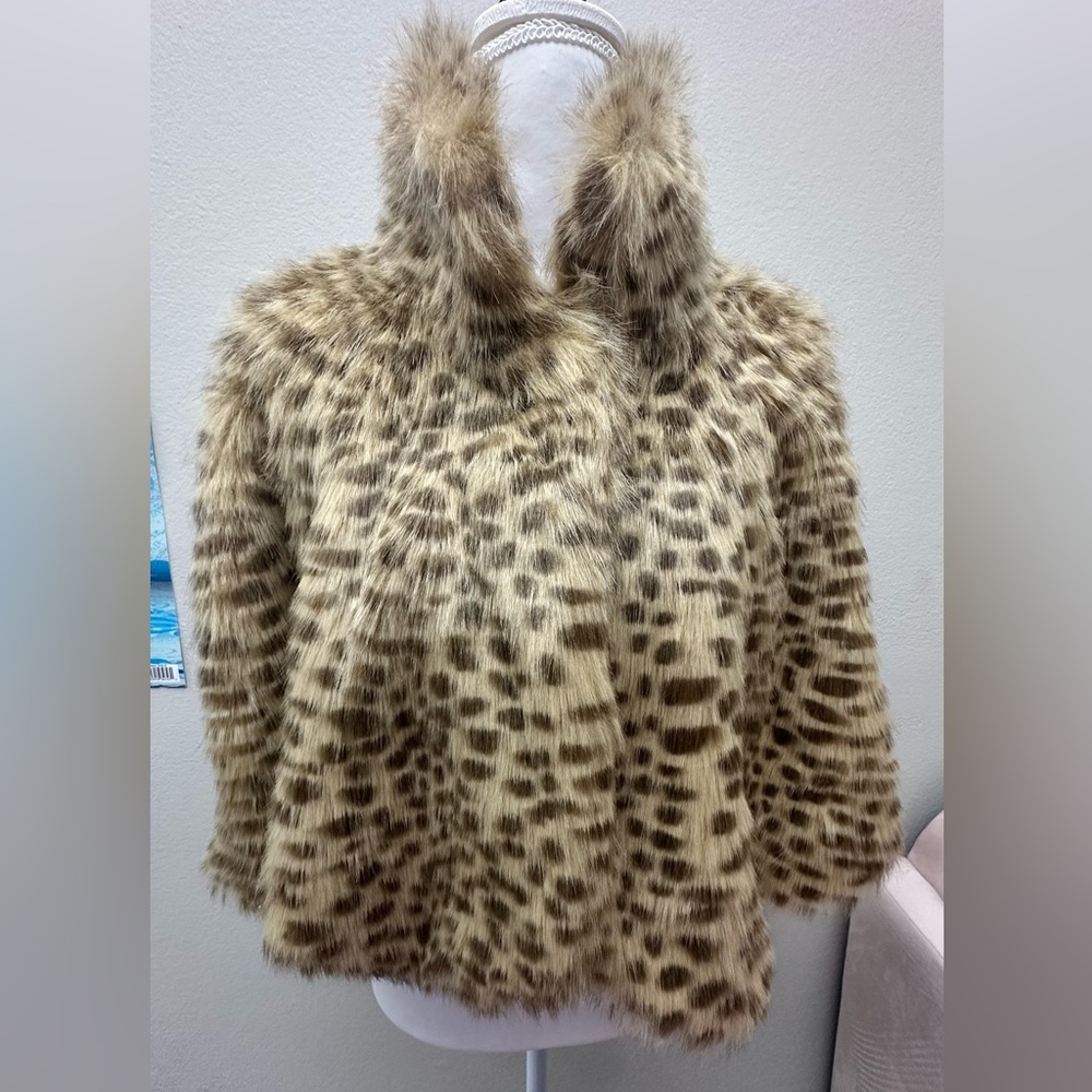 ✨ Isabella’s Journey Faux Siberian Fur Cape 🐆 Light Leopard • One Size